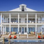 من نحن 21 Spacious modern villa with pool, showcasing contemporary architecture and outdoor lifestyle.